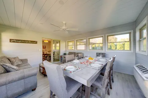 'coty's House' Illinois Getaway w/ Bar: Near Golf!