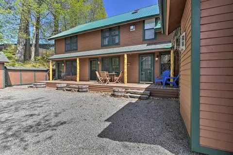 Townhome w/ Deck: Walk to Mirror Lake & Main St!