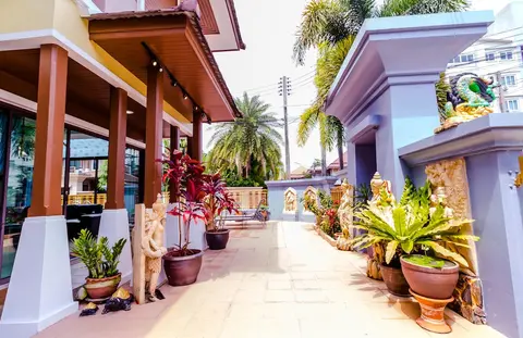 3 Bedrooms Pool Villa Walk to Patong