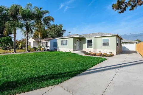 Luxury Modern Retreat w Spacious Yard Premium Comfort