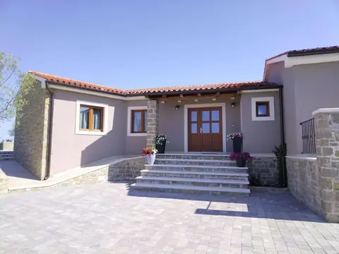 Modern Villa With Swimming Pool and Garden
