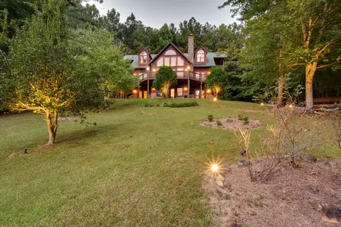 Hot Tub, Game Tables & Mtn Views: Ellijay Cabin