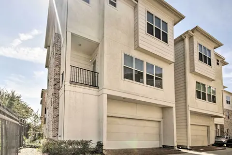 3-story Home Near Museums, Nightlife & Downtown!