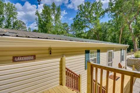 Lakefront Fair Play Vacation Rental, Pets Welcome!