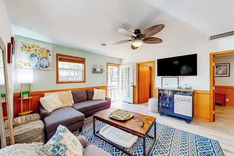 Relax at 'the Cove' Waterfront Getaway
