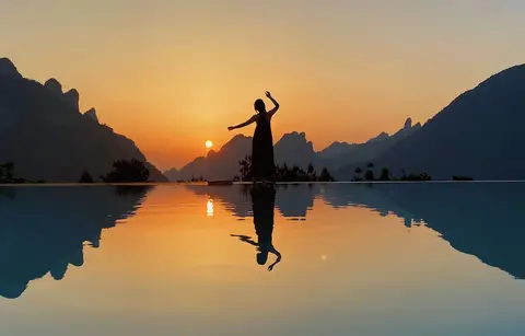 XMAN Sunrise Peaks Resort--Sky Mirror Infinity Pool