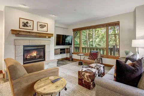 Premium 2 Bedroom Condo in Arrowhead Village! 2 Condo