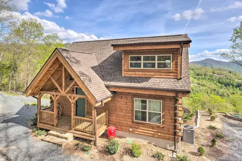 Elevated Cabin Bordering Smoky Mountain Nat'l Park