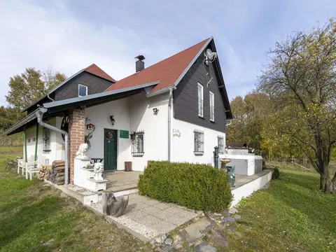 Lodge in Bohemia With Sauna and Bubble Bath