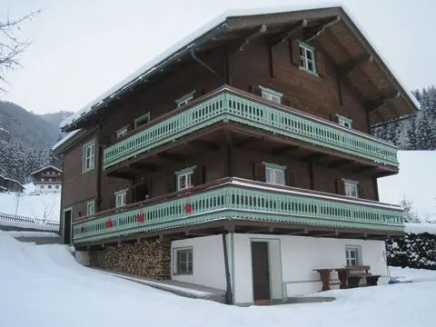 Cozy Chalet in Bramberg am Wildkogel with Sauna near Ski Lift