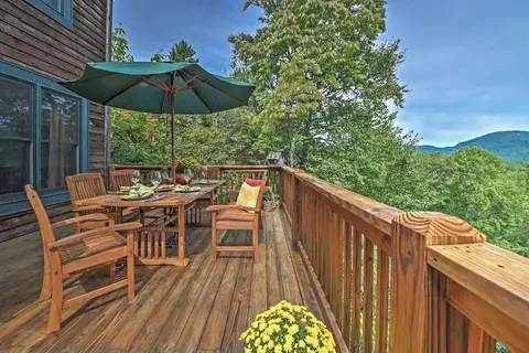 Dream Catcher: Luxe Cabin w/ Large Deck + Mtn View