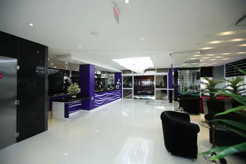 Holiday & Business Hotel - Ao lado do Centro de Eventos e Arena Conda