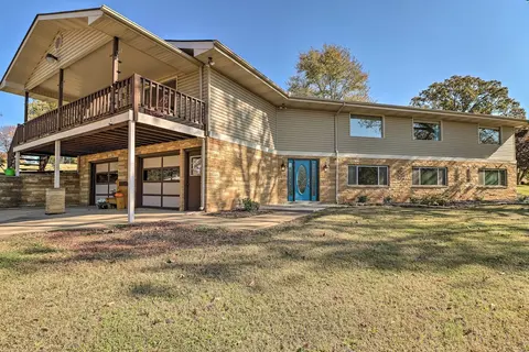 Large Home w/ Games: 4 Mi to Bull Shoals Lake!