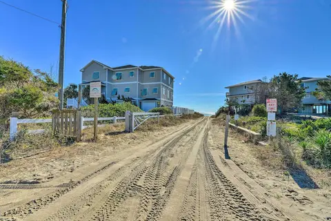 'east of the Sun' Beachside Apartment w/ Deck!
