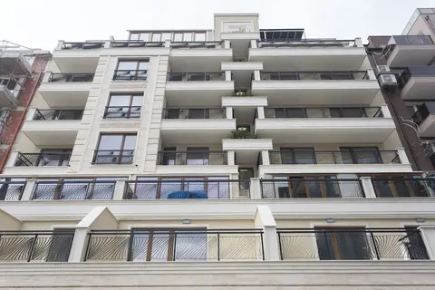 Modern 1bdr Apartment Near Center - Free Parking