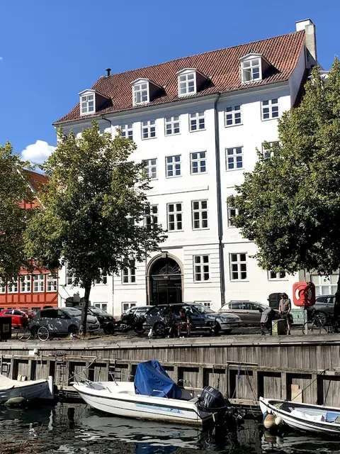 Christianshavn Canalside Luxury Apartment