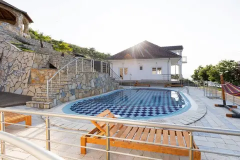 The Lake House 2 in Shkod r