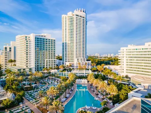 FontaineBleau Resort Ocean plus Bay View w/ Balcony
