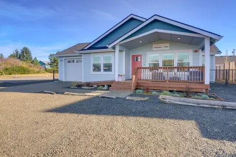 Pet-friendly Retreat w/ Fenced Yard, Walk to Beach