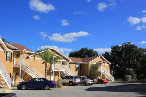 Golf , Walk To The Course 3 Bedroom Condo by RedAwning