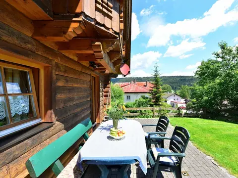 Ferienhaus aus Holz in der Nahe des Skigebiets