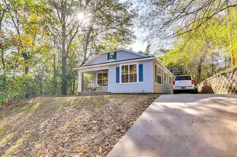 Centrally Located Home ~ Steps to Oxford Square!