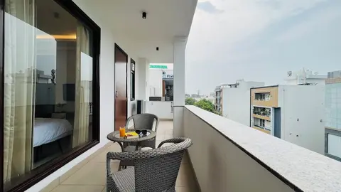 BluO 3BHK Golf Course Road Balcony Lift