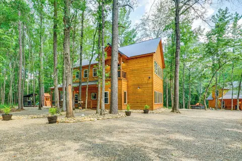 Broken Bow Cabin Near Choctaw Casino: Hot Tub!