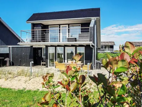 Lovely Holiday Home in Hemmet near Sea