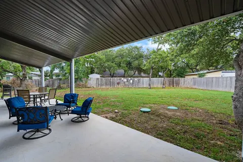 Peaceful Cottage w/ Grill Mins to Lake Travis