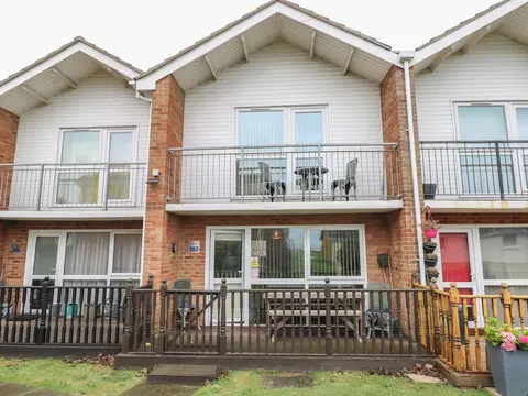 102 Waterside Park