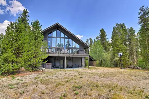 Luxurious Grand Lake Vacation Rental w/ Hot Tub!
