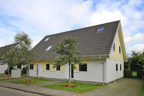 Cottage in Muritz Park Near 1,000 Lakes