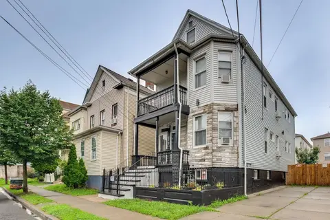 Convenient Elizabeth Apartment w/ Private Balcony!
