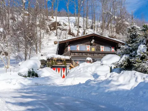 Cozy Chalet Near ski Area