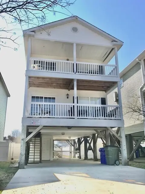 Cooper's Lighthouse 4 Bedroom Home by RedAwning
