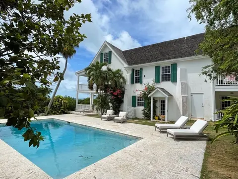 Hilltop Haven: Luxurious Historic Estate With Harbor Views