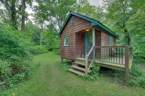 Tranquil Creekside Cabin in Dutch Country!