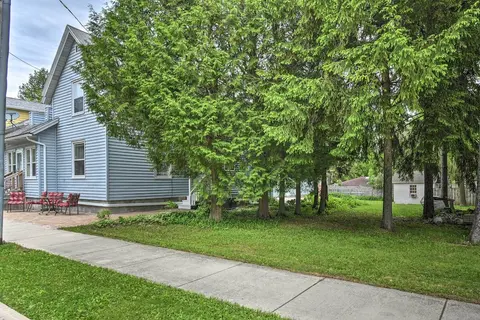 Walkable Lake Elkhart Apt: Dine, Shop, Swim!
