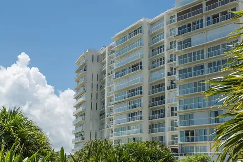 OCEAN beachfront 4 BDR -Amazing Oceanview