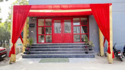 Hotel Noida Grand 121