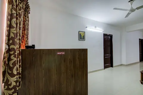 OYO 24044 Appledoor Service Apartment