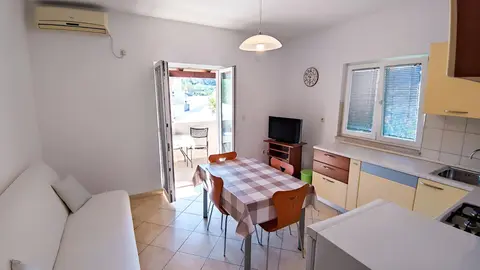 Leana - Great Location and Close to Beach - A1