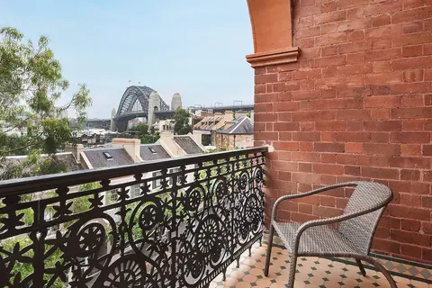 STUNNING SYDNEY HOME 9