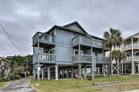 Breezy Murrells Inlet Condo w/ Deck: Walk to Beach
