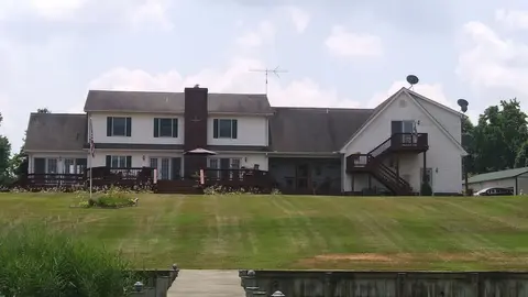 Marvel's on the Creek
