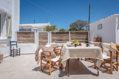 Plakes Sea View Suites