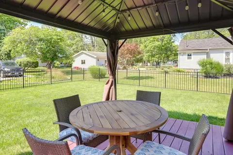 Vermilion Home - Walk to Main Street Beach!