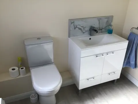 Seaside Escape-sleeps10-family&petfriendly-balcony