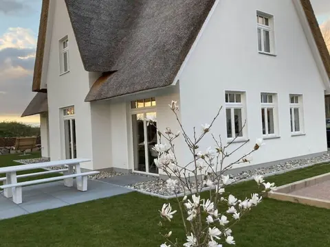 Small Boulder Comfortable Vacation Home